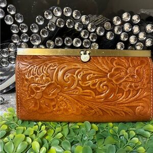 Patricia Nash Tan Frame Wallet